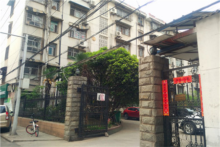 农机公司家属院，带车位附房80平